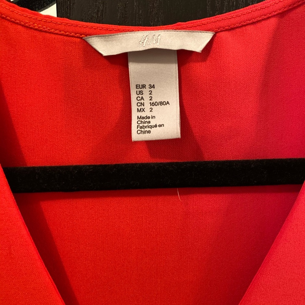 H&M NWOT Top - Picture 2 of 2